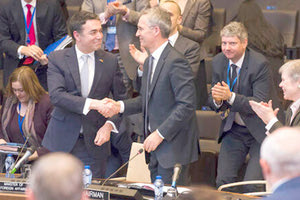 Υπογράφηκε από το ΝΑΤΟ το πρωτόκολλο εισδοχής των Σκοπίων