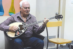 Πέθανε ο δεξιοτέχνης του μπουζουκιού Γ. Πολυκανδριώτης