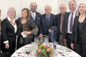 Ήταν όλοι εκεί για να τιμήσουν τον διεθνούς φήμης αρχιμουσικό Μύρωνα Μιχαηλίδη στην κοπή της βασιλόπιτας της Λέσχης Lions Κνωσός που έγινε στο ξενοδοχείο ATLANTIS