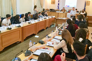 Ευρωβουλευτές για λίγο έγιναν μαθητές λυκείων