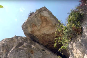 Τραγικό θάνατο βρήκε ένας 39χρονος αλλοδαπός, ο οποίος καταπλακώθηκε από βράχο την ώρα που εργαζόταν.