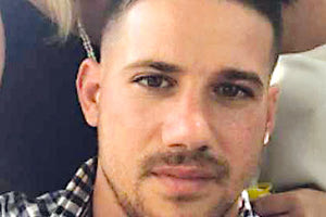 Ο ποδοσφαιριστής του ΑΟ Τυμπακίου Στάθης Καραταράκης, ο οποίος τραυματίστηκε σοβαρά το μεσημέρι του Σαββάτου σε τροχαίο ατύχημα που σημειώθηκε στην οδό Χριστομιχάλη Ξυλούρη