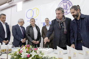 Τα μέλη του “Ηράκλειο” ΟΑΑ στη διάρκεια της κοπής πίτας του συλλόγου.