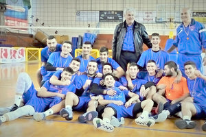 H ομάδα βόλεϊ της ΓΕΗ πανηγυρίζει τον τίτλο στους εφήβους