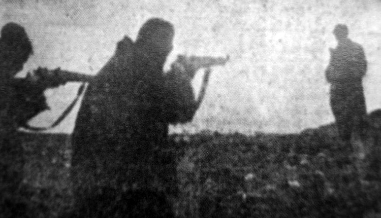 Ο Φριτς Σούμπερτ εκτελείται για τα εγκλήματά του στις 22 Οκτωβρίου 1947.