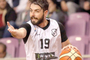 Ο Πετράκης του ΟΦΗ μπάσκετ