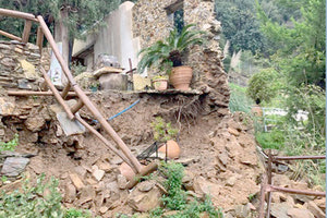 Οι αδιάκοπες βροχοπτώσεις έπληξαν και την ιστορική Ιερά Μονή του Αγίου Παντελεήμονος στο Φόδελε.