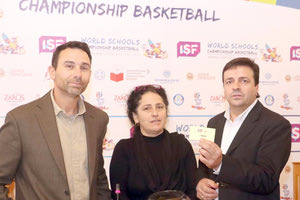 Ο κ. Συριγωνάκης με την κ. Αποστολάκη στην κλήρωση του πρωταθλήματος