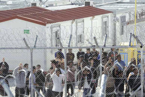 κακομεταχείριση των κρατούμενων μεταναστών