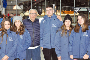 Η ομάδα του «Ηράκλειο ‘91» με τον προπονητή τους κ. Δραμιντινό