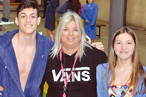 Οι Πρωϊμάκης και Γκογκόση του Ωρίωνα με την προπονήτρια κ. Μπακούση