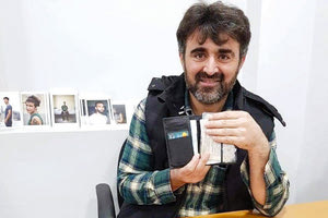 Ο 36χρονος Jaffer  Waheddin, πατέρας οκτώ παιδιών, βρήκε ένα πορτοφόλι σε στάση λεωφορείου και το παρέδωσε