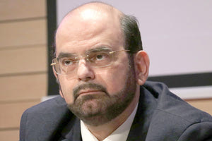 Ο καλλιτεχνικός διευθυντής του Πολιτιστικού Κέντρου και διεθνούς φήμης Ηρακλειώτης αρχιμουσικός Μύρωνας Μιχαηλίδης