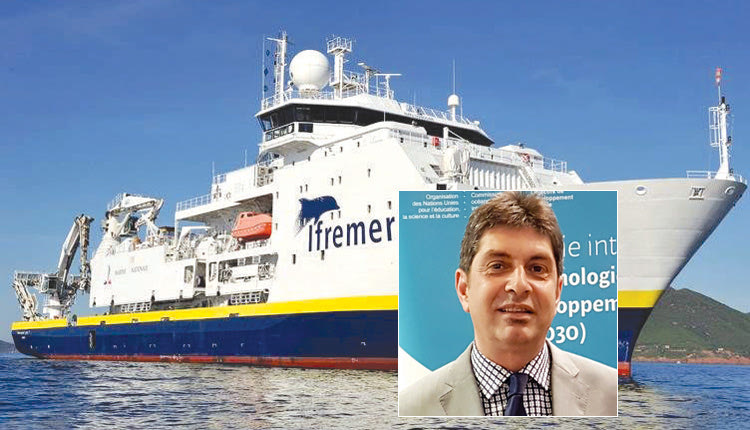 To γαλλικό ερευνητικό κέντρο “Ifremer” «όχημα» της ερευνητικής αποστολής, στην οποία μετέχουν επιστήμονες από το Ινστιτούτο Ωκεανογραφίας του ΕΛΚΕΘΕ και ο κ. Άρης Καραγεώργης, από το  Ινστιτούτο Ωκεανογραφίας