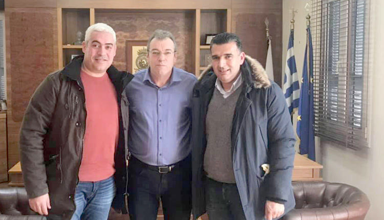 Με τον αρχηγό της Πυροσβεστικής, αντιστράτηγο Β. Ματθαιόπουλο, και τον υπαρχηγό του Σώματος, αντιστράτηγο Στ. Καλοκούρη, συντήθηκαν τα μέλη της Ένωσης Υπαλλήλων Πυροσβεστικού Σώματος Περιφέρειας Κρήτης
