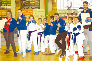 Αθλητές του «Αίολου» και του «Καζαντζάκη» που πήραν μέρος στους αγώνες