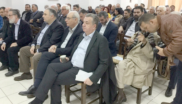 ο περιφερειάρχης Κρήτης, Σταύρος Αρναουτάκης, στο πλαίσιο ημερίδας του Αγροτικού Συνεταιρισμού Εμπάρου του Δήμου Βιάννου για το ελαιόλαδο