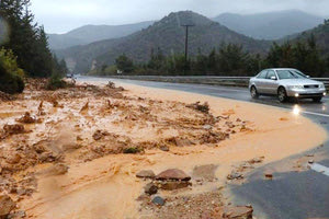 Εικόνες βιβλικής καταστροφής στο οδικό δίκτυο
