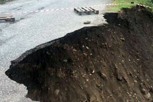 Δεν άντεξαν οι δρόμοι