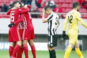 Με σκυμμένο το κεφάλι έφυγαν και πάλι οι παίκτες του ΟΦΗ από το γήπεδο με τον Ολυμπιακό