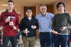 Από αριστερά, ο Επιμενίδης Κουντουράκης, ο Γιώργος Καγιαμπάκης, ο κ. Ανδρέας Βαρβεράκης και ο Μίνος Μαργαρίτης