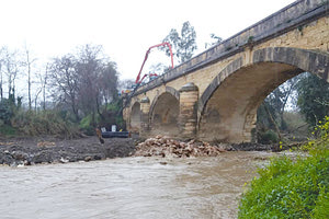 Μια σημαντική ιστορία κρύβεται πίσω από τη γέφυρα του ποταμού Κερίτη, η οποία και κατέρρευσε