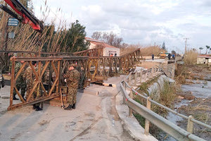 Τοποθετήσεις στρατιωτικών γεφυρών στις πληγείσες περιοχές των Χανίων με προσωπικό από τα Τάγματα Μηχανικού 747 και 725