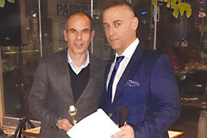 Ο κ. Γεροντής σε μία από τις βραβεύσεις