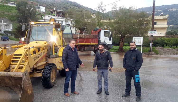 Τα μηχανήματα του Δήμου Μαλεβιζίου δουλεύουν αδιάκοπα για την αποκατάσταση των ζημιών που προκάλεσε το νέο κύμα σφοδρής κακοκαιρίας