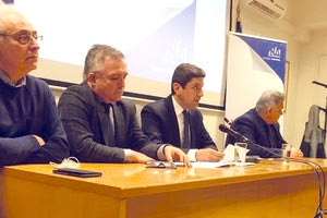 O γραμματέας ΠΕ της ΝΔ και βουλευτής Ηρακλείου κ. Λ. Αυγενάκης ενόψει της εκδήλωσης με θέμα: «Υγεία: με ανθρωπιά και αξιοπρέπεια» στην αίθουσα του Δημοτικού Συμβουλίου στη Βιάννο