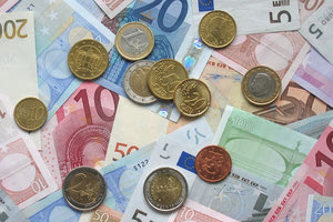 Καθηλωμένο στα τάρταρα το εισόδημα των ελληνικών νοικοκυριών