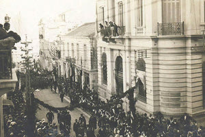 ΦΩΤΟ ΗΜΕΡΑΣ: Σημαιοστολισμένη η 25ης Αυγούστου