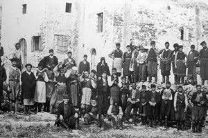 ΦΩΤΟ ΗΜΕΡΑΣ: Στο “νησί” στα 1920...