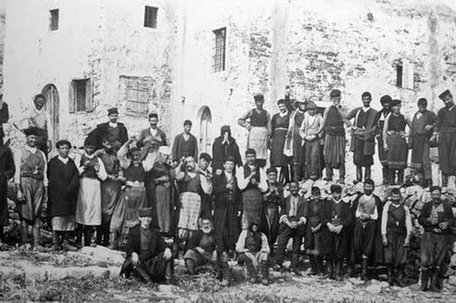 ΦΩΤΟ ΗΜΕΡΑΣ: Στο “νησί” στα 1920...