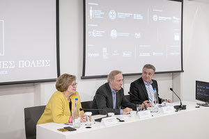 Η κ. Βλαζάκη με τον περιφερειάρχη, κ. Αρναουτάκη, και τον διευθυντή του Μουσείου Κυκλαδικής Τέχνης και ανασκαφέα της Ελεύθερνας, κ. Σταμπολίδη