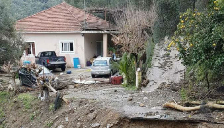 Εγκλωβισμένοι στα σπίτια τους, χωρίς νερό, ρεύμα και τηλέφωνο, οι κάτοικοι πολλών χωριών