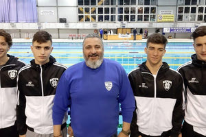 ΔΕΛΦΙΝΙΑ: Οι Πρασανάκης, Γιαννακάκης, Τζαγκαράκης, Σωπασής με τον προπονητή κ. Μηναδάκη
