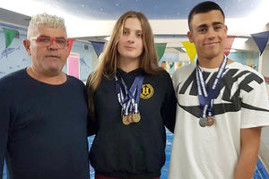Η Τροχαλάκη και ο Μαρίνος Φίλικας με τον προπονητή των Αργοναυτών Κώστα Φίλικα