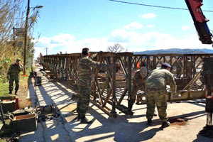 Η τοποθέτηση της πρώτης στρατιωτικής γέφυρας τύπου Belley, μετά τις τεράστιες προσπάθειες που καταβάλλονται από το 747 Ειδικό Τάγμα Μηχανικού που εδρεύει στο Λουτράκι και το 725 Τάγμα Μηχανικού πάνω από τον Ιάρδανο ποταμό
