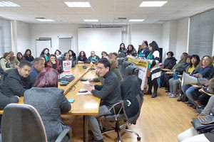 το Σωματείο Εργαζομένων του ΠΑΓΝΗ, που πραγματοποίησε παράσταση διαμαρτυρίας μαζί με συμβασιούχους εργαζόμενους από την καθαριότητα και τη σίτιση στη ΔΥΠΕ Κρήτης