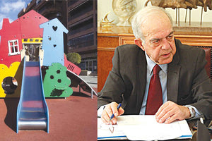 Δήμαρχος Υπογραφή Σύμβασης για Παιδικές Χαρές