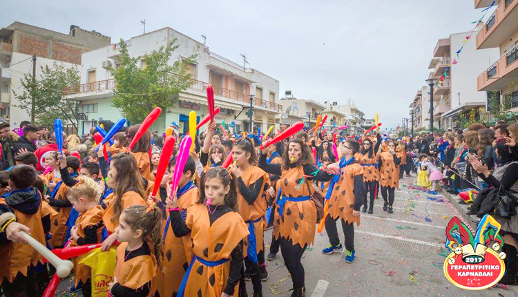 Το Ιεραπετρίτικο Καρναβάλι συγκεντρώνει πλήθος επισκεπτών