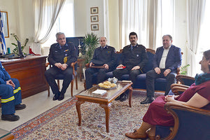 Τον περιφερειάρχη Κρήτης Σταύρο Αρναουτάκη επισκέφθηκαν χθες ο γενικός αστυνομικός διευθυντής Κρήτης, υποστράτηγος Κώστας Λαγουδάκης