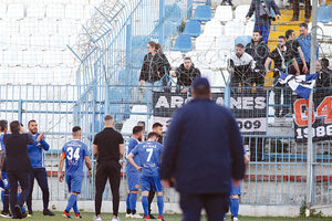 Ο κόσμος του ΟΦΗ αποδοκίμασε τους παίκτες στην Ριζούπολη