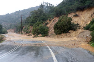 Έναρξη εργασιών στον Βόρειο Οδικό Άξονα Κρήτης, ο οποίος σε πολλά σημεία του ειδικά στη δυτική Κρήτη θυμίζει βομβαρδισμένο τοπίο
