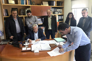 Ο δήμαρχος Μαλεβιζίου και ο πρύτανης του ΤΕΙ Κρήτης υπέγραψαν προγραμματική σύμβαση για την αναβάθμιση των σχολικών κτηρίων