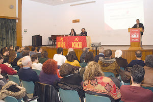 H κεντρική πολιτική συγκέντρωση του ΚΚΕ στο Ηράκλειο στο πλαίσιο της οποίας παρουσιάστηκαν και τα πρώτα ονόματα υποψηφίων περιφερειακών συμβούλων με τη Λαϊκή Συσπείρωση