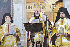 Με Τρισαρχιερατική Θεία Λειτουργία εορτάστηκε φέτος  η Κυριακή της Ορθοδοξίας στον Μητροπολιτικό Ιερό Ναό Αγίου Στεφάνου Παρισίων.