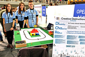 Την 3η θέση στον Πανελλήνιο Διαγωνισμό Εκπαιδευτικής Ρομποτικής στην κατηγορία του Λυκείου με θέμα “Smart Cities” κατέλαβε η ομάδα εκπαιδευτικής ρομποτικής του 5ου Γενικού Λυκείου Ηρακλείου.