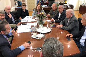 Από τη συνάντηση στο Υπουργείο Οικονομικών για την τσικουδιά